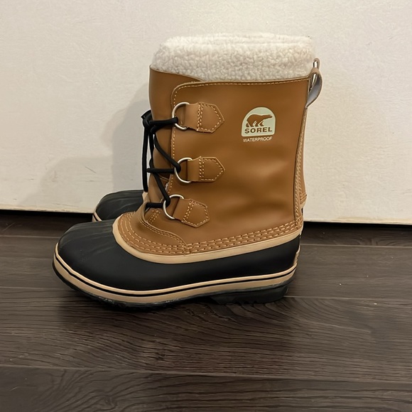 Sorel Caribou snow boots - Picture 3 of 3